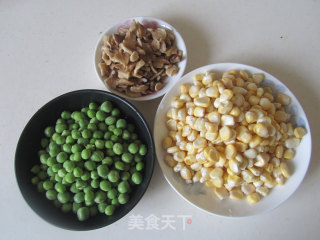 核桃青豆玉米的做法步骤：1