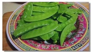 炒豌豆荚的做法步骤：2