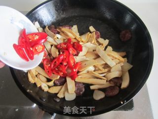 香肠韭菜炒香干的做法步骤：6