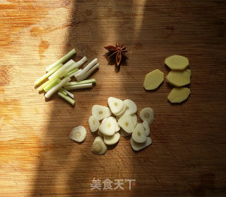 德国啤酒烩鸡翅的做法步骤：3