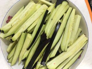 蒜蓉粉丝蒸茄子的做法步骤：2