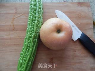 苦瓜苹果饮的做法步骤：1