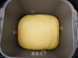 胡萝卜软欧包的做法步骤：2