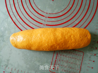 胡萝卜软欧包的做法步骤：7