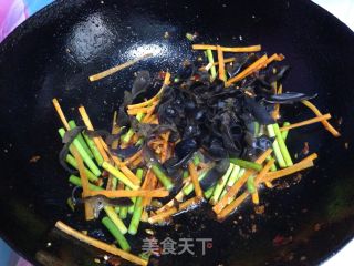 鱼香肉丝的做法步骤：17
