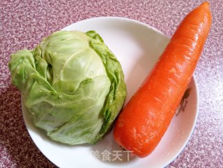 包菜炒胡萝卜丝的做法步骤：1