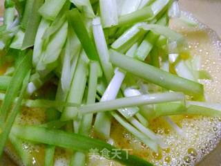 韭菜黄煎鸡蛋的做法步骤：2