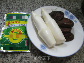 香菇榨菜丝炒茭白的做法步骤：1