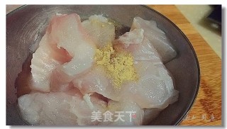 酥脆鱼条的做法步骤：2