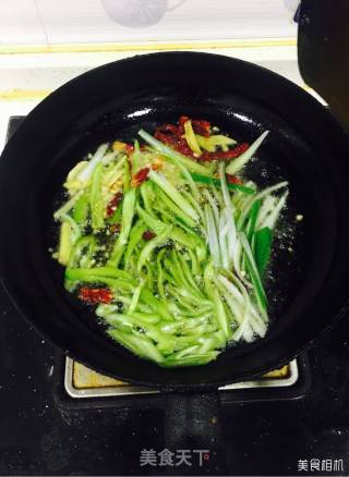 酸豆角炒豆腐的做法步骤：5