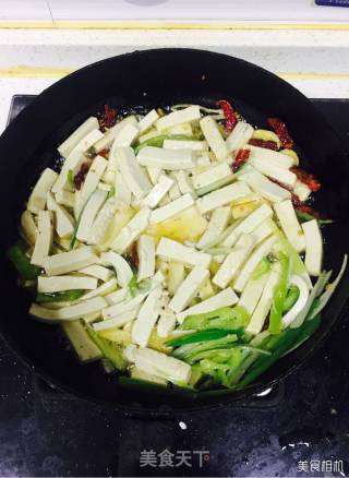 酸豆角炒豆腐的做法步骤：6