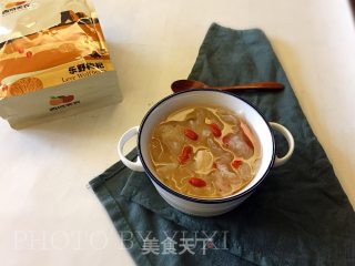 银耳百合枸杞汤的做法步骤：10