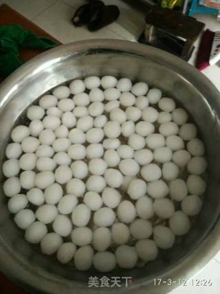 江南水乡鱼圆的做法步骤：4