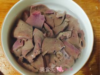 蒜苗炒猪肝的做法步骤：4