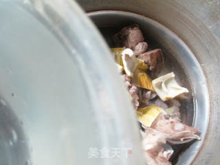 羊尾笋夜开花筒骨汤的做法步骤：6