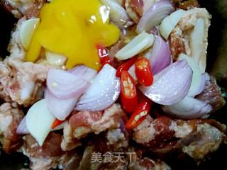 芒果香煎脆骨肉排的做法步骤：3