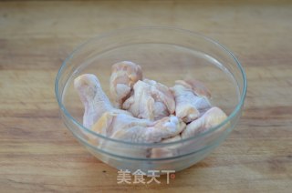 脆皮鸡翅根的做法步骤：1