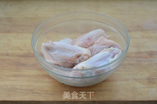 柠香鸡翅的做法步骤：1
