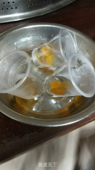 简单果冻的做法步骤：1