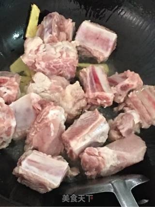 糖醋排骨的做法步骤：3