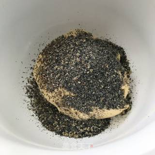 黑芝麻奇亚籽吐司的做法步骤：4