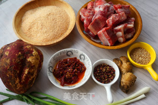 粉蒸排骨的做法步骤：1