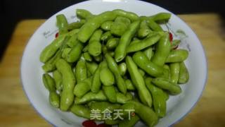 油浇毛豆的做法步骤：1