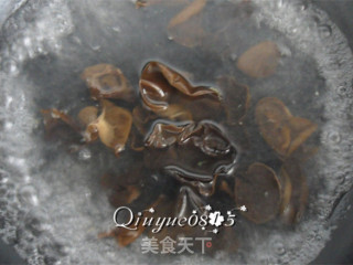 西瓜皮拌木耳的做法步骤：6