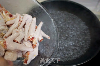 傣味柠檬泡鸡爪的做法步骤：2