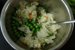 蟹籽银耳拌豌豆的做法步骤：8