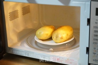 香肠烤土豆的做法步骤：2