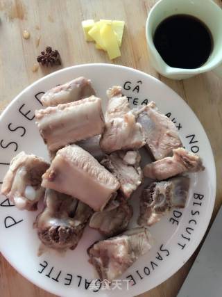 糖醋排骨的做法步骤：1