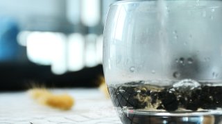 没有防腐剂的乌龙茶果冻的做法步骤：1