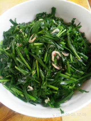 韭菜炒虾米的做法步骤：3