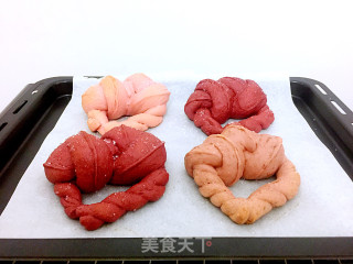 情人结砂糖面包的做法步骤：15