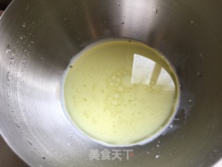 双色蓝莓酱蛋糕卷的做法步骤：3