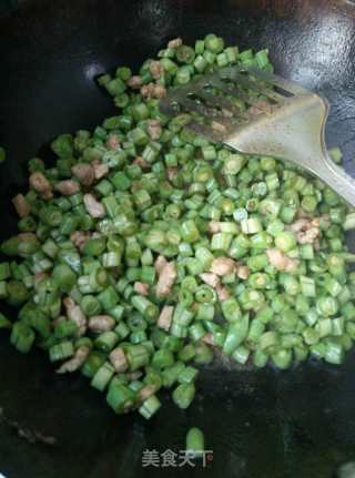 豆角炒饭的做法步骤：4