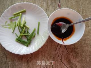 油焖茭白的做法步骤：3
