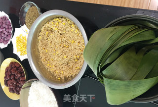 浓情端阳传情苦荞豆沙粽飘香万里的做法步骤：3