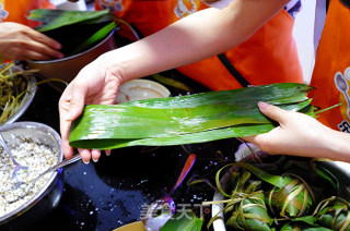 浓情端阳传情苦荞豆沙粽飘香万里的做法步骤：5