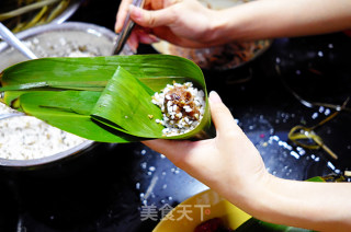 浓情端阳传情苦荞豆沙粽飘香万里的做法步骤：8