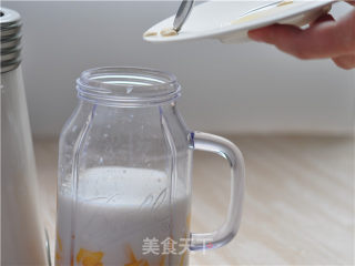 【Oster 夏日清凉系列】芒果椰浆汁 润泽肌肤的做法步骤：3