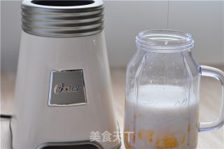 【Oster 夏日清凉系列】芒果椰浆汁 润泽肌肤的做法步骤：4