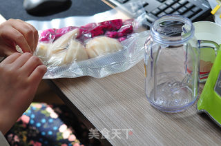 [Oster Office食谱]提高机体免疫力 火龙果雪梨汁的做法步骤：2