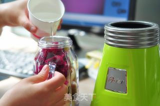 [Oster Office食谱]提高机体免疫力 火龙果雪梨汁的做法步骤：3