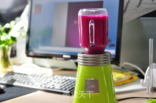 [Oster Office食谱]提高机体免疫力 火龙果雪梨汁的做法步骤：4