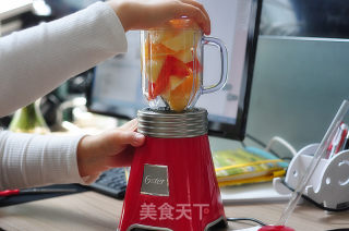 补充体力 柳橙蔬果汁的做法步骤：5