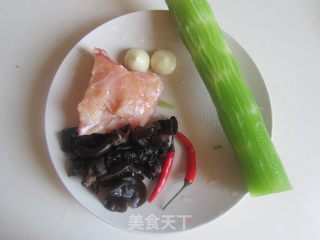 莴苣木耳拌鸡丝的做法步骤：1