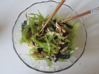 莴苣木耳拌鸡丝的做法步骤：9