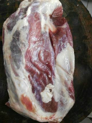 卤牛肉的做法步骤：1